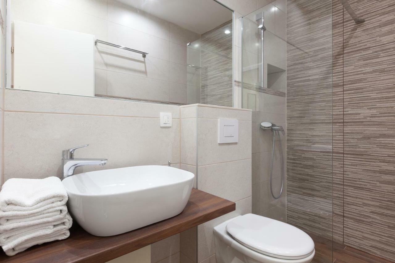 Apartmani Tina Podgora Exterior photo