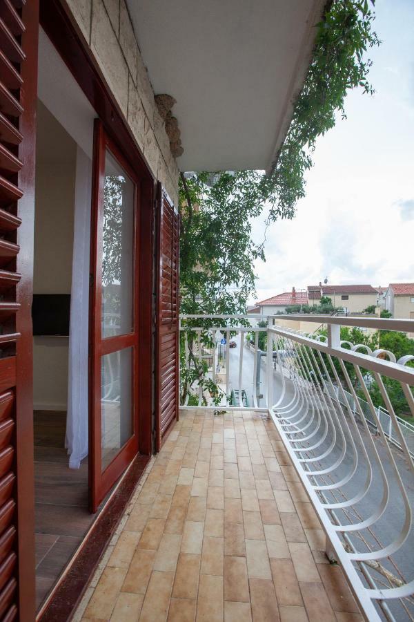 Apartmani Tina Podgora Exterior photo